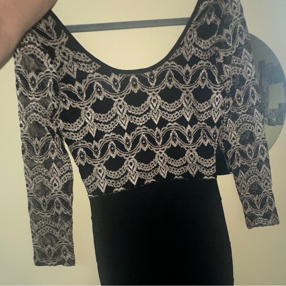 Dress with gold lace - Picture 6 of 6